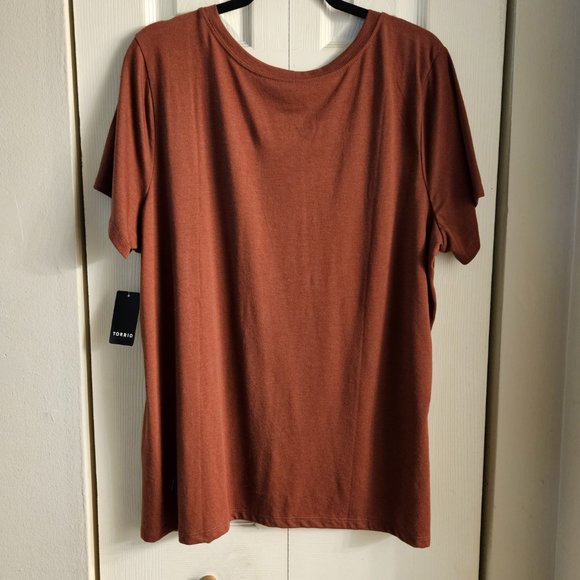 Torrid Classic Fit Tee Madder Brown Size 2 NWT - Picture 5 of 5